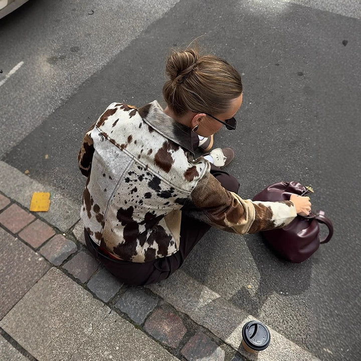 Damernas modiga jacka med djurdesign och elegant skärning Mirla-Eva Jonsson