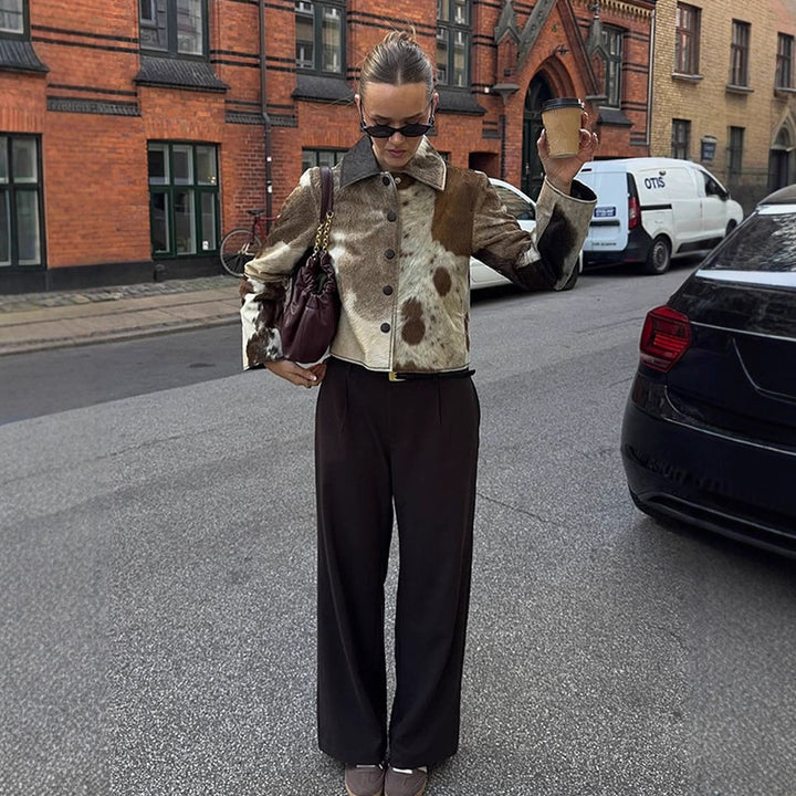Damernas modiga jacka med djurdesign och elegant skärning Mirla-Eva Jonsson