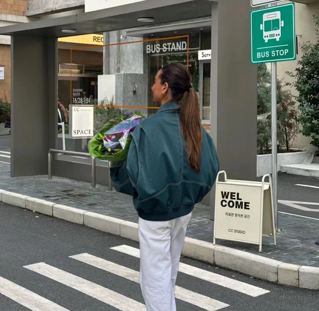 Damernas modiga jacka med trendiga stickdetaljer och avslappnad skärning Mirla-Eva Jonsson