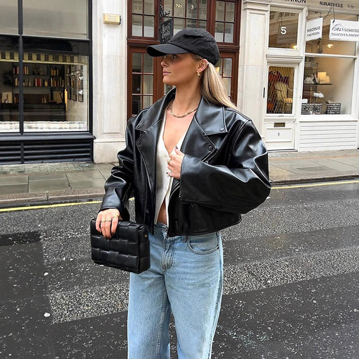 Damernas modiga konstläderjacka med oversized snitt Mirla-Eva Jonsson