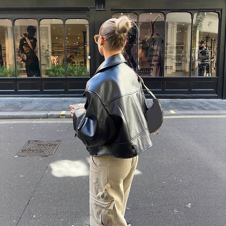 Damernas modiga konstläderjacka med oversized snitt Mirla-Eva Jonsson