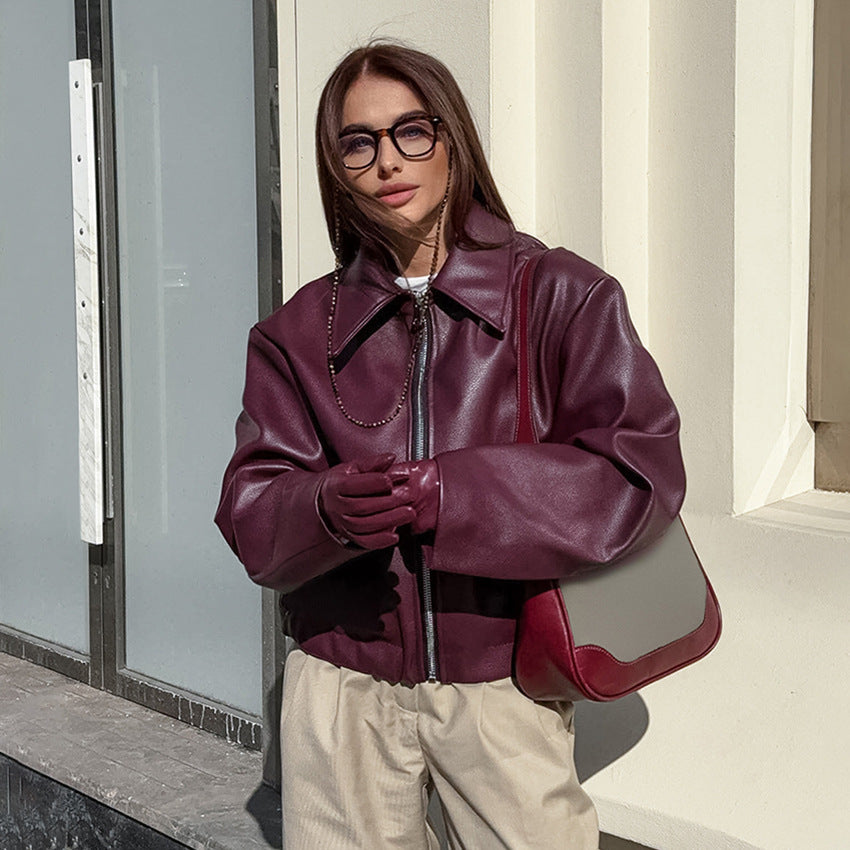 Damernas modiga konstläderjacka med vid skärning och oversized ärmar Mirla-Eva Jonsson