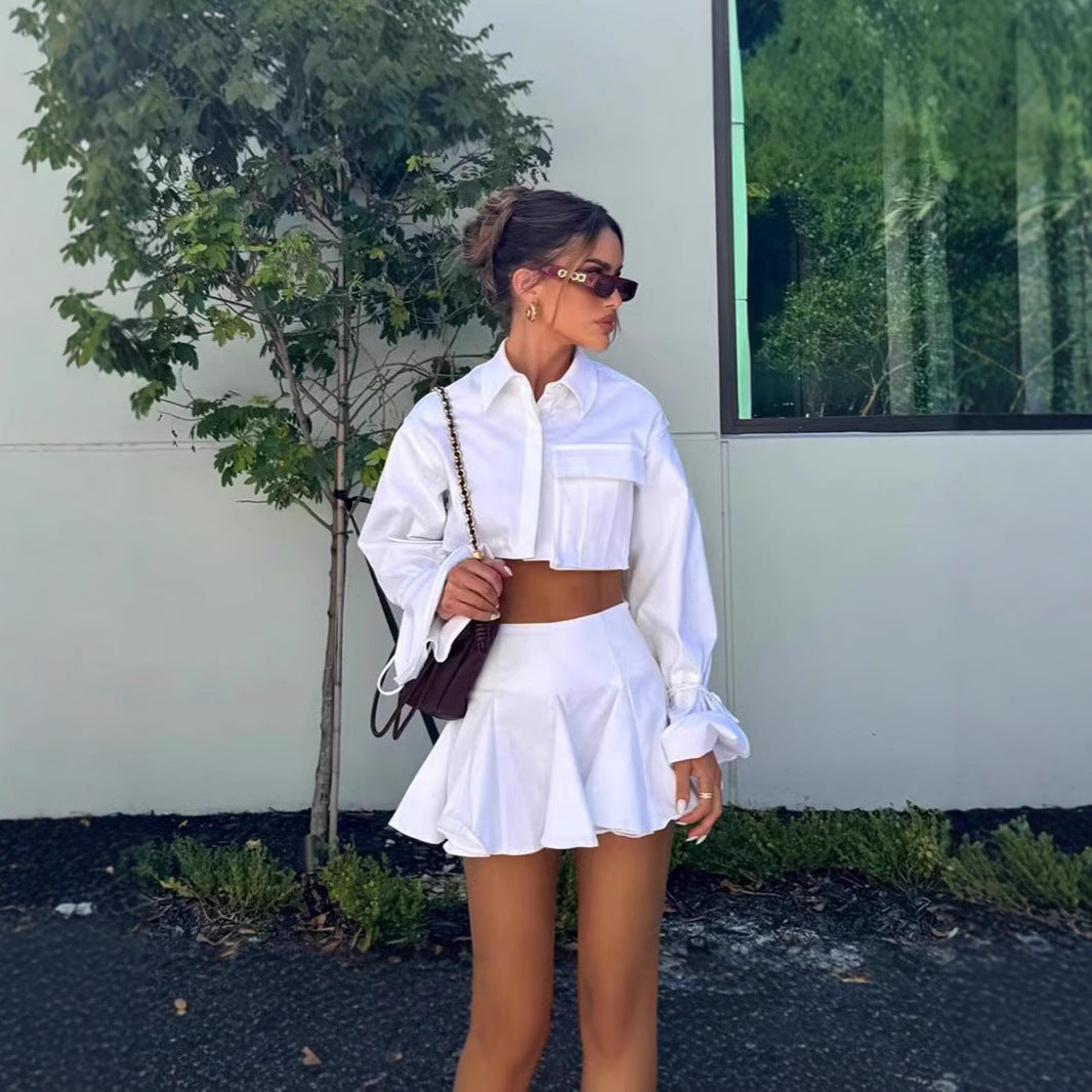 Damernas modiga kortärmad set i flödande material med cropped blus och vid svängande kjol Mirla-Eva Jonsson