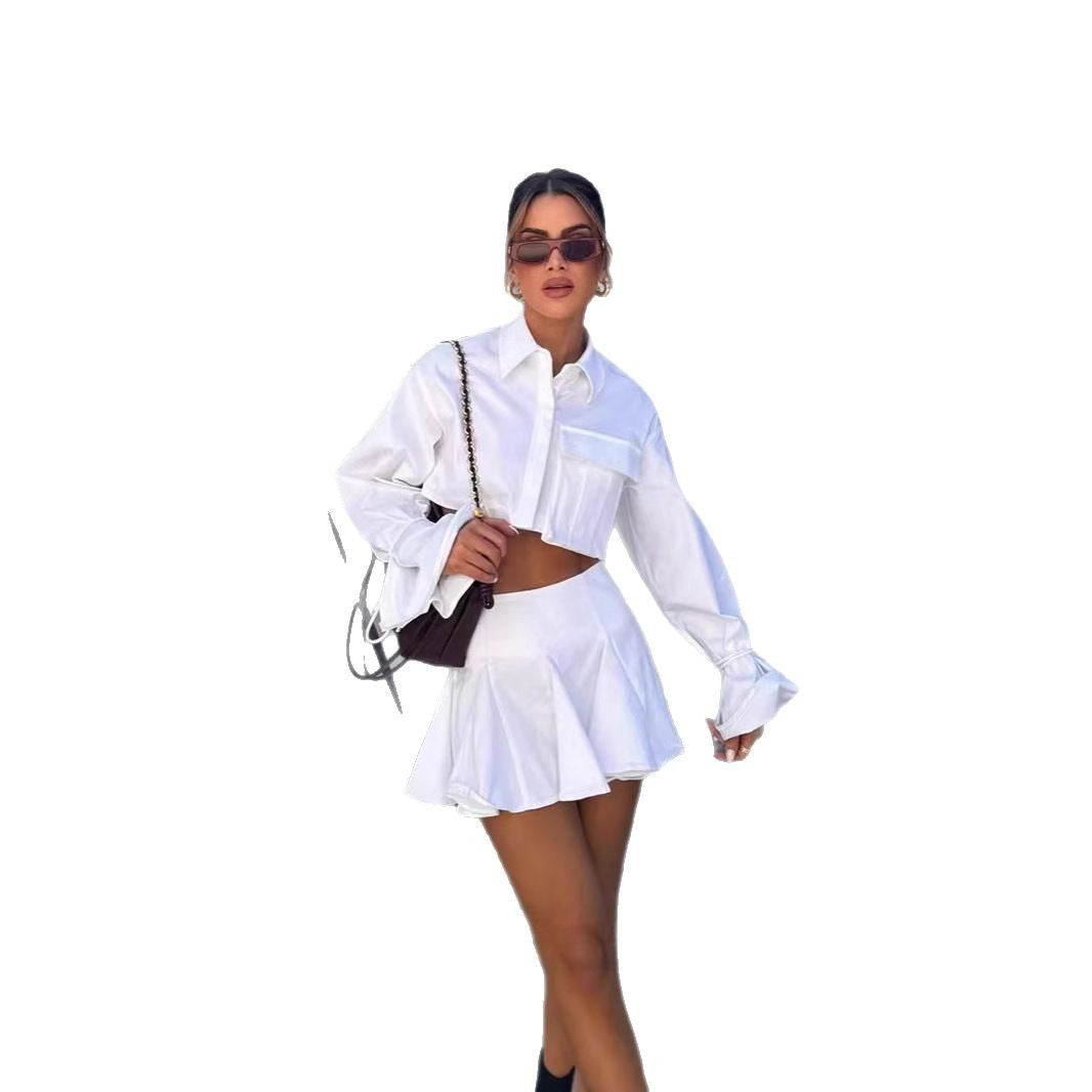 Damernas modiga kortärmad set i flödande material med cropped blus och vid svängande kjol Mirla-Eva Jonsson
