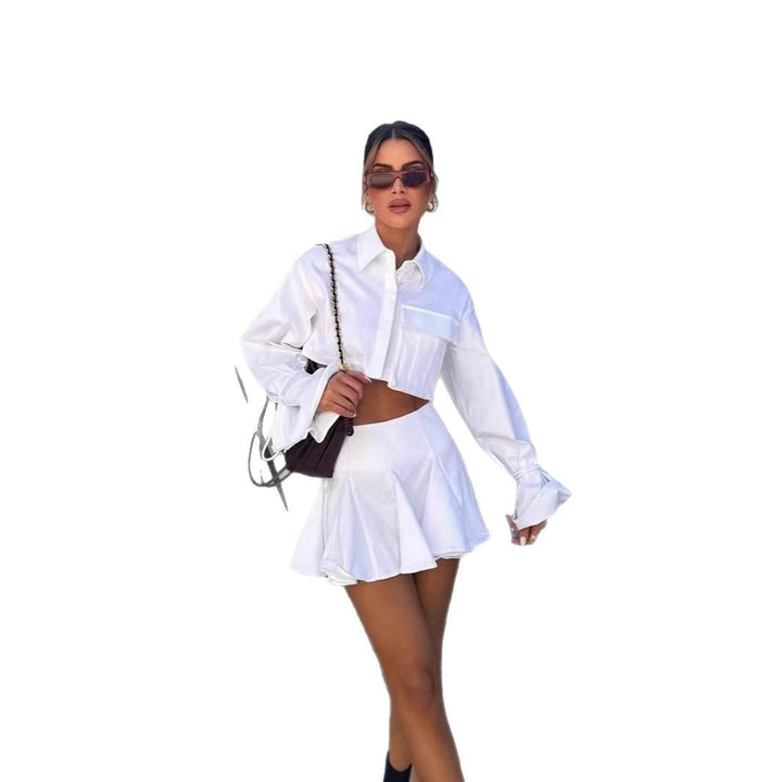 Damernas modiga kortärmad set i flödande material med cropped blus och vid svängande kjol Mirla-Eva Jonsson