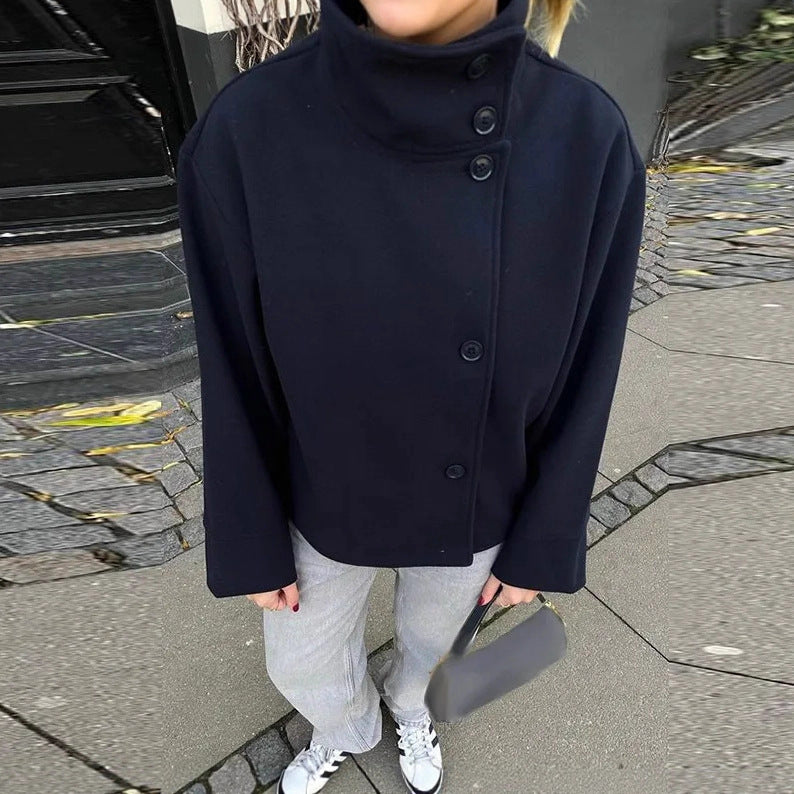 Damernas modiga kortjacka med hög krage och knappstängning Mirla-Eva Jonsson