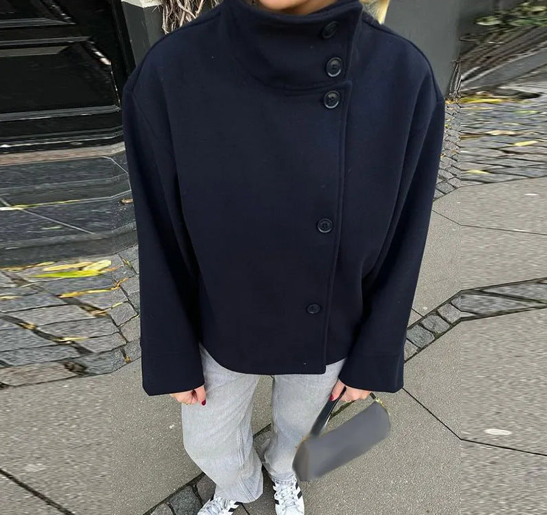 Damernas modiga kortjacka med hög krage och knappstängning Mirla-Eva Jonsson
