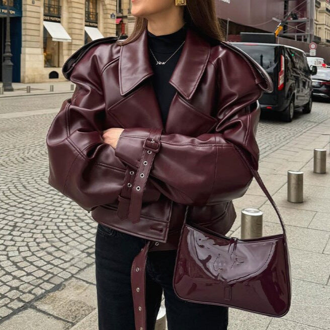 Damernas modiga läderjacka i cropped design med gummiband Mirla-Eva Jonsson