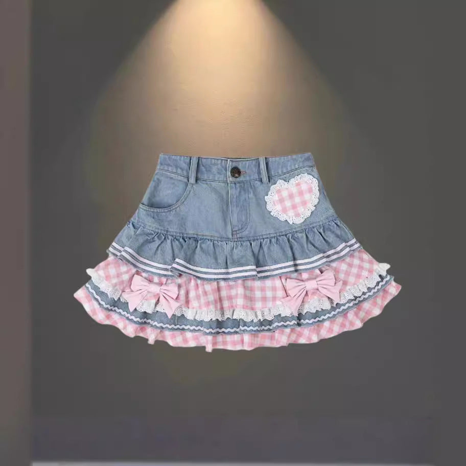 Damernas modiga mini-jeanskjol med volanger och hjärtformad applikation Mirla-Eva Jonsson