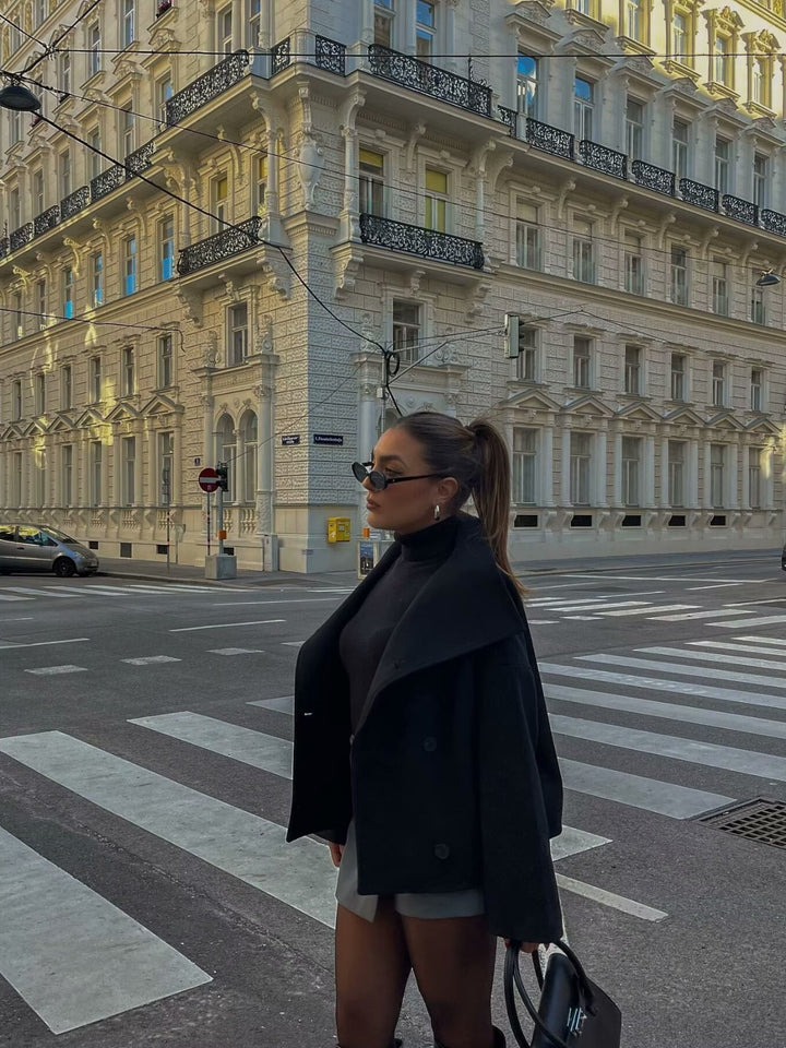 Damernas modiga oversized-jacka med dubbel knapplist och bred passform Mirla-Eva Jonsson