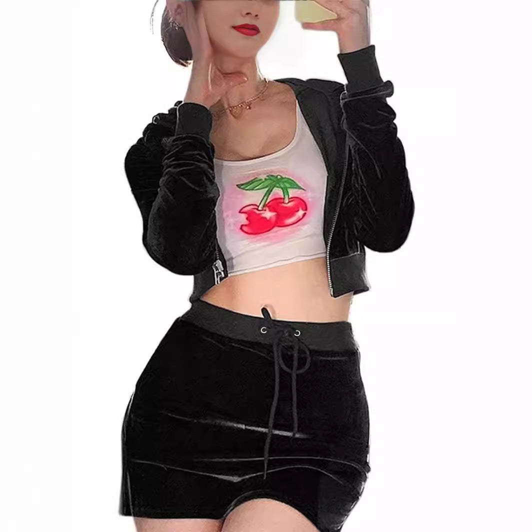 Damernas modiga sammetsset med crop-top och kjol Mirla-Eva Jonsson