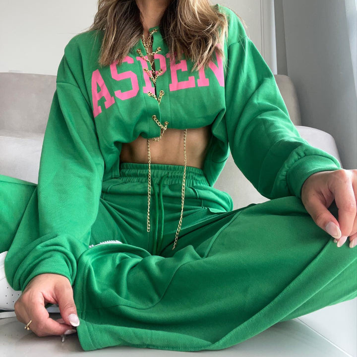 Damernas modiska loungwear-set med vida byxor och cropped topp Mirla-Eva Jonsson