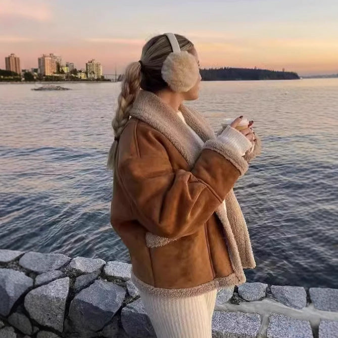 Damernas mysiga blazerjacka i teddylook med praktiska fickor Mirla-Eva Jonsson