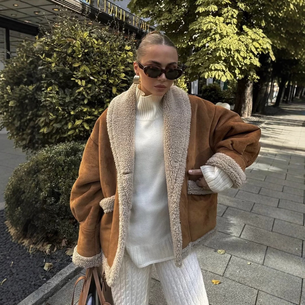 Damernas mysiga blazerjacka i teddylook med praktiska fickor Mirla-Eva Jonsson
