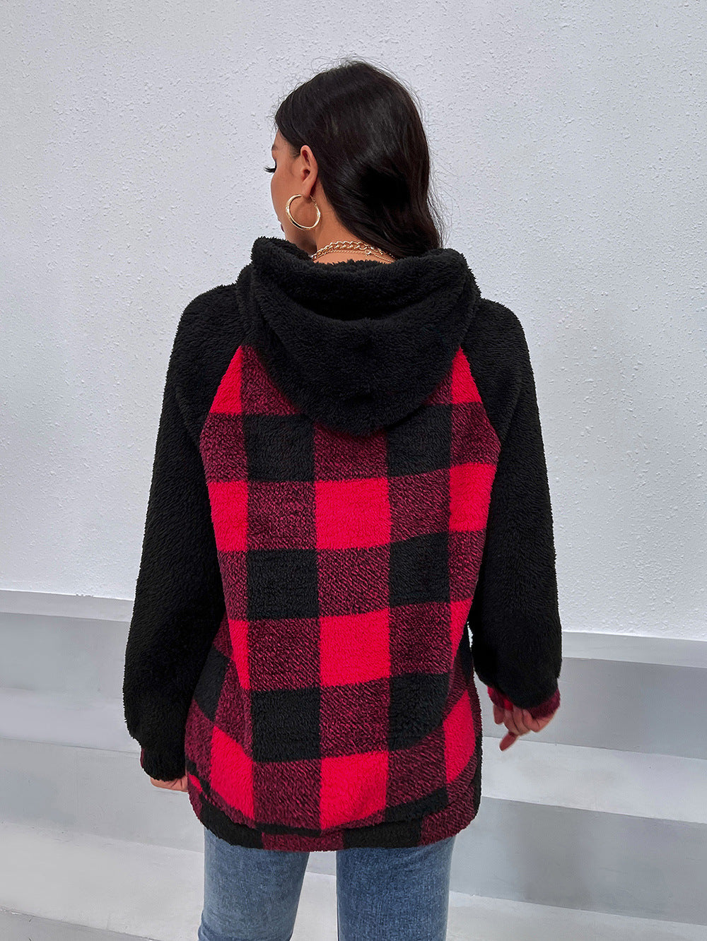 Damernas mysiga fleece-hoodie i modern rutig mönster Eva Jonsson-Eva Jonsson