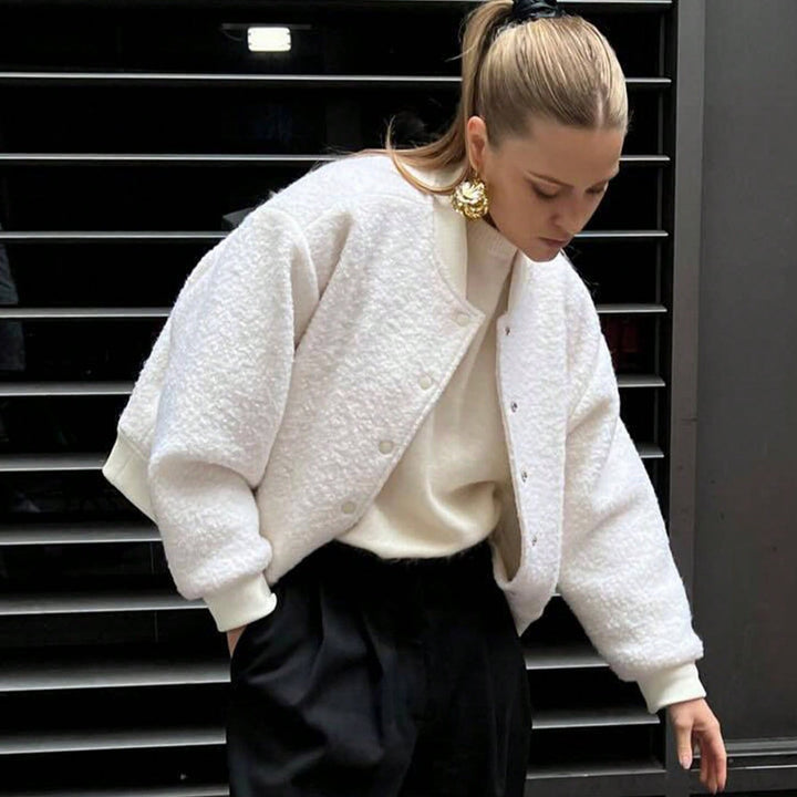 Damernas mysiga fleecejacka i avslappnad stil med praktiska fickor Mirla-Eva Jonsson