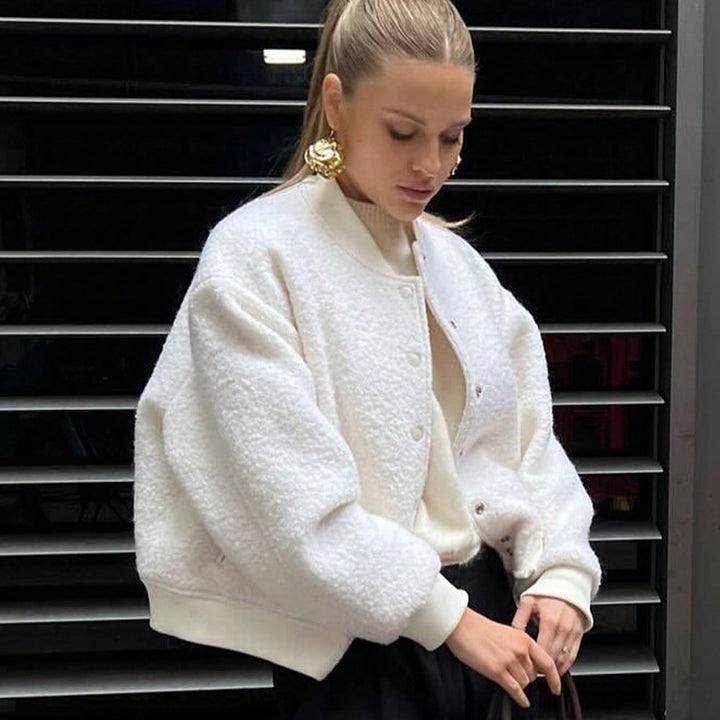 Damernas mysiga fleecejacka i avslappnad stil med praktiska fickor Mirla-Eva Jonsson