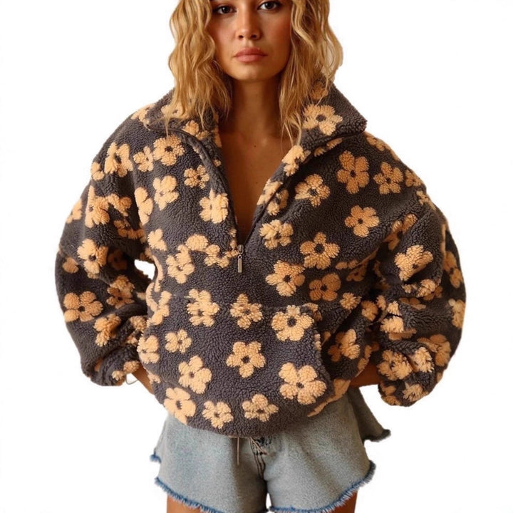 Damernas mysiga oversized-tröja med blommigt 3D-design Mirla-Eva Jonsson