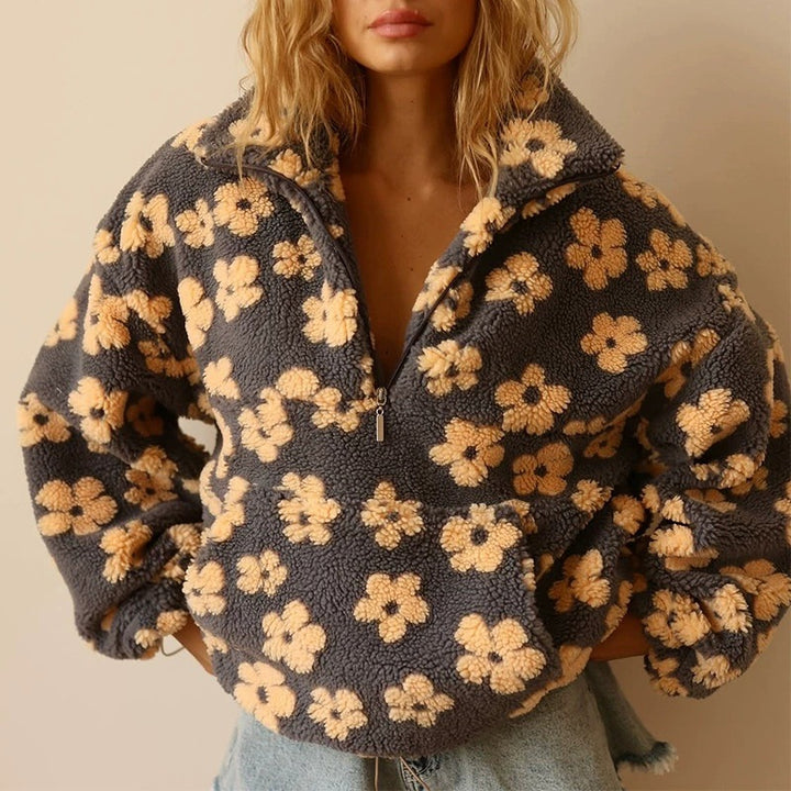 Damernas mysiga oversized-tröja med blommigt 3D-design Mirla-Eva Jonsson