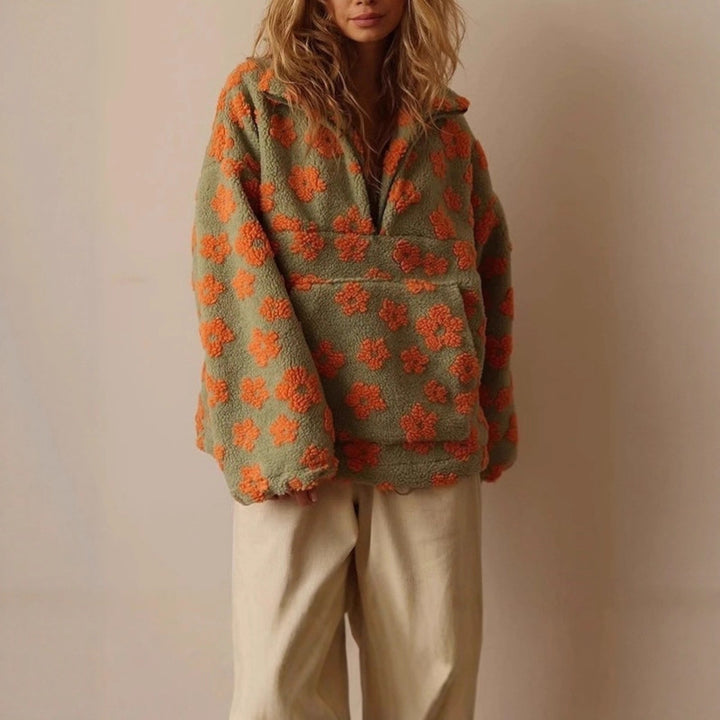 Damernas mysiga oversized-tröja med blommigt 3D-design Mirla-Eva Jonsson