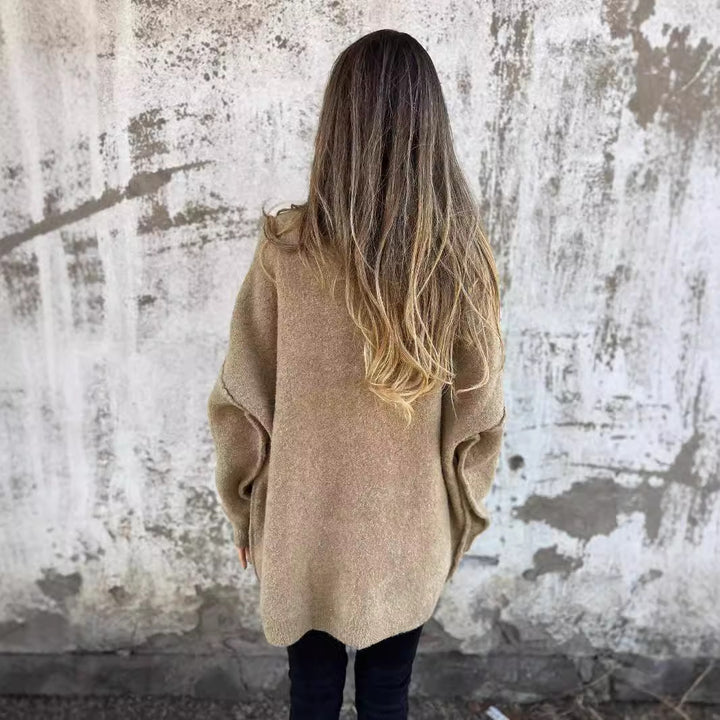 Damernas mysiga stickad jacka med stora fickor och knappdetaljer Mirla-Eva Jonsson
