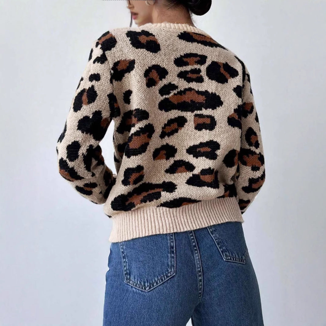 Damernas mysiga stickad tröja med leopardsmönster och överlappande axlar Eva Jonsson-Eva Jonsson