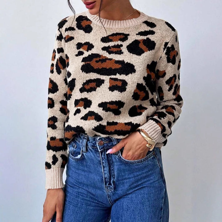 Damernas mysiga stickad tröja med leopardsmönster och överlappande axlar Eva Jonsson-Eva Jonsson