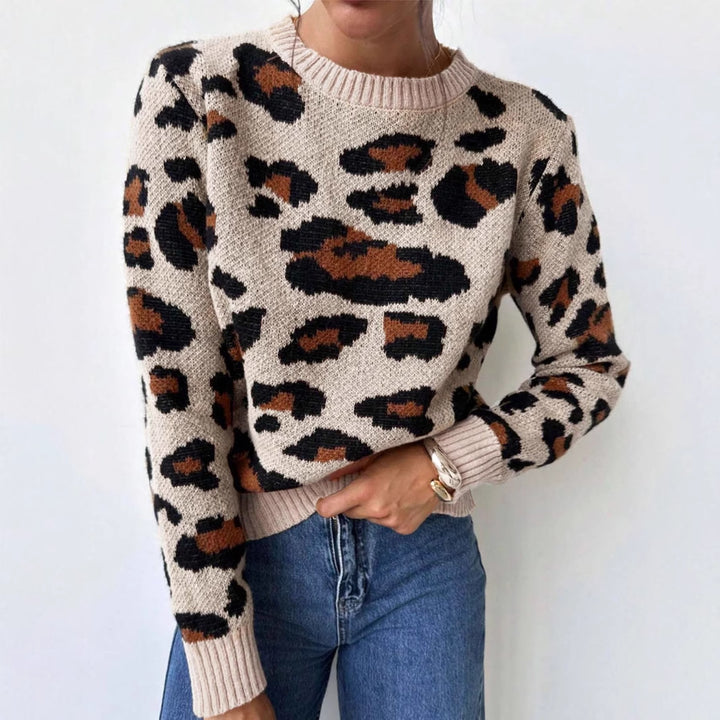 Damernas mysiga stickad tröja med leopardsmönster och överlappande axlar Eva Jonsson-Eva Jonsson