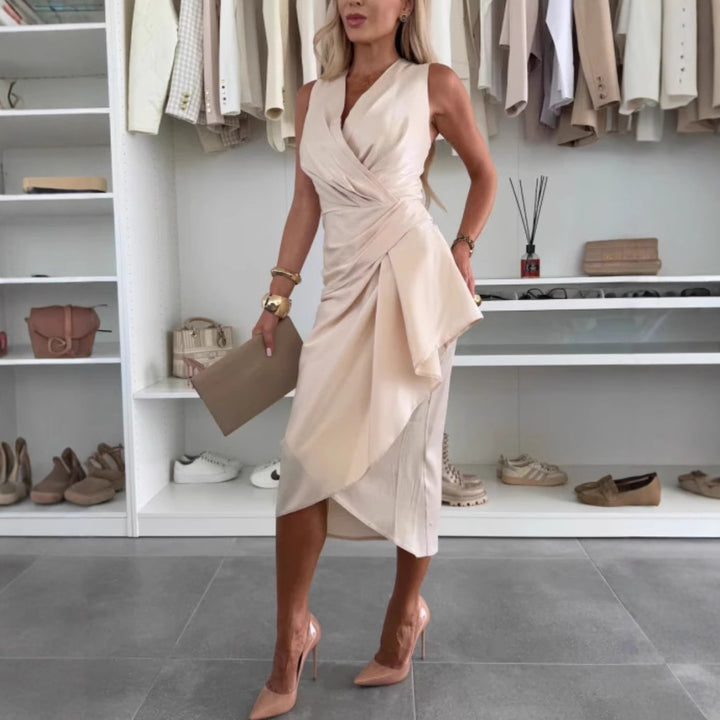 Damernas omslagsklänning med elegant design och volanger Mirla-Eva Jonsson