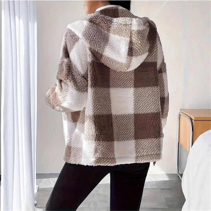 Damernas övergångsjacka gjord av mjukt teddy material med tartanmönster Mirla-Eva Jonsson