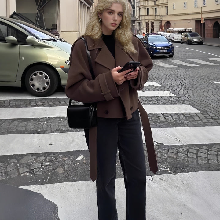 Damernas oversize trenchcoat i elegant stil Mirla-Eva Jonsson