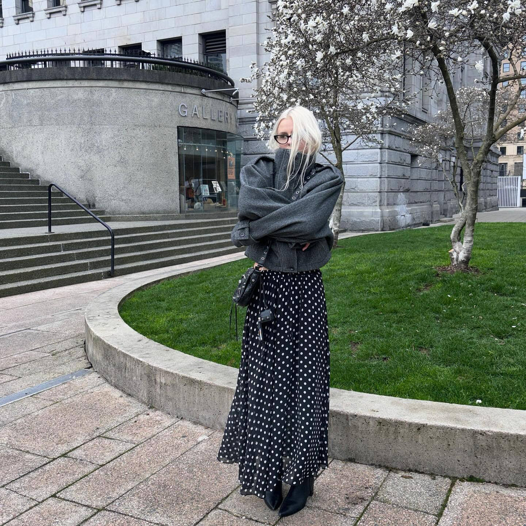 Damernas oversize ulljacka med hög krage och praktiska fickor Mirla-Eva Jonsson
