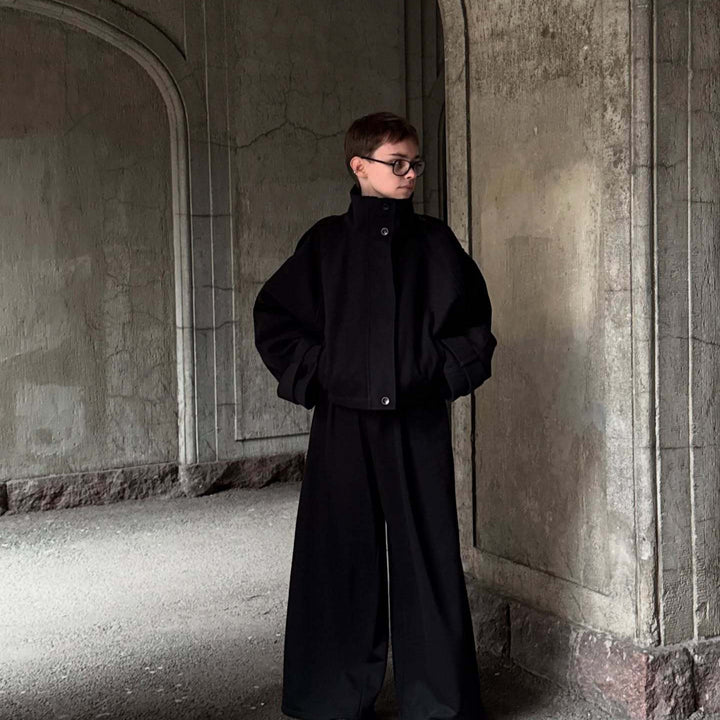 Damernas oversize ulljacka med hög krage och praktiska fickor Mirla-Eva Jonsson