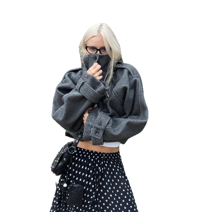 Damernas oversize ulljacka med hög krage och praktiska fickor Mirla-Eva Jonsson