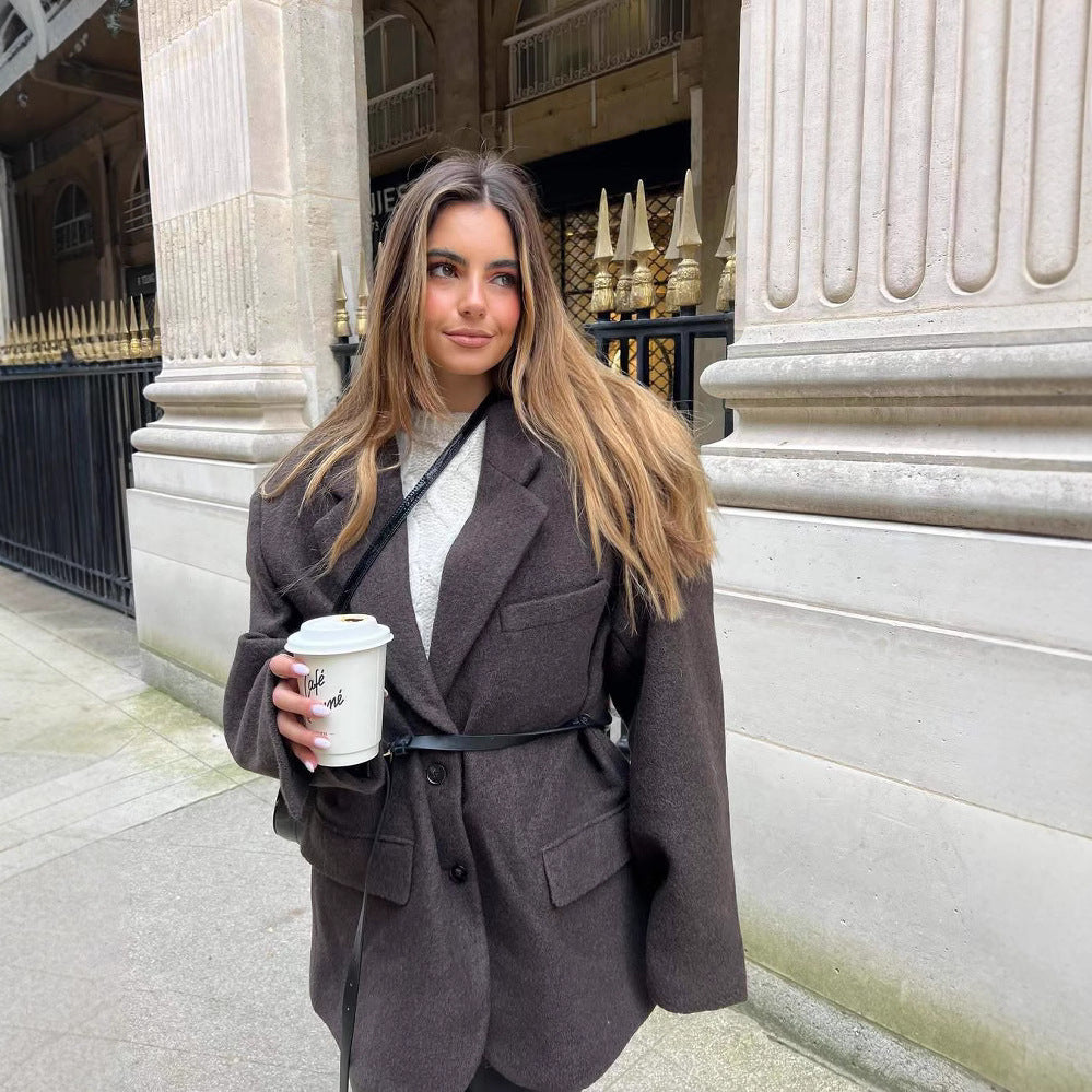 Damernas oversized blazer med bälte och eleganta detaljer Mirla-Eva Jonsson