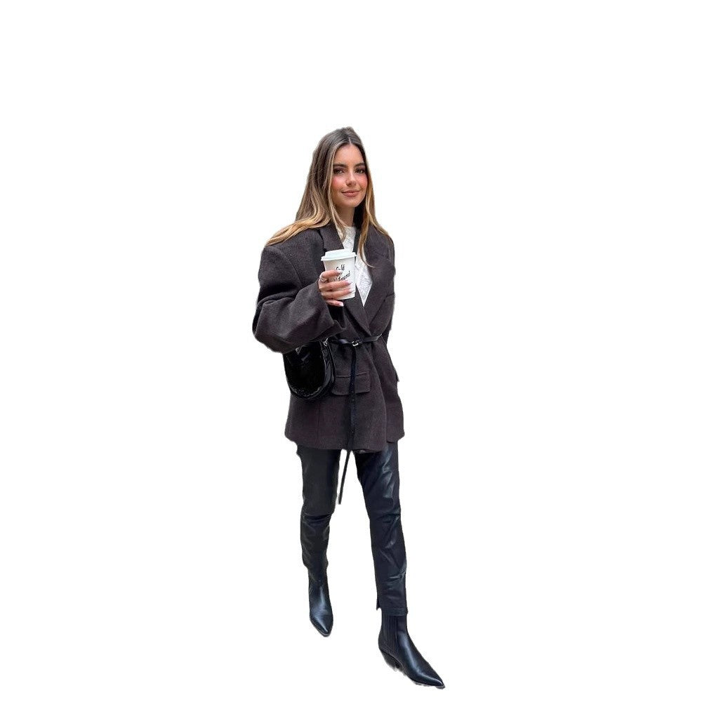 Damernas oversized blazer med bälte och eleganta detaljer Mirla-Eva Jonsson
