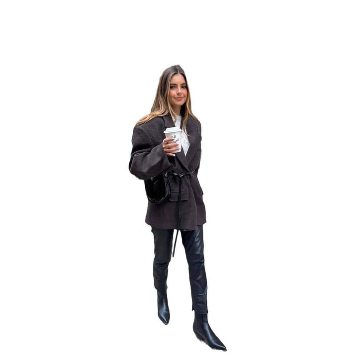 Damernas oversized blazer med bälte och eleganta detaljer Mirla-Eva Jonsson