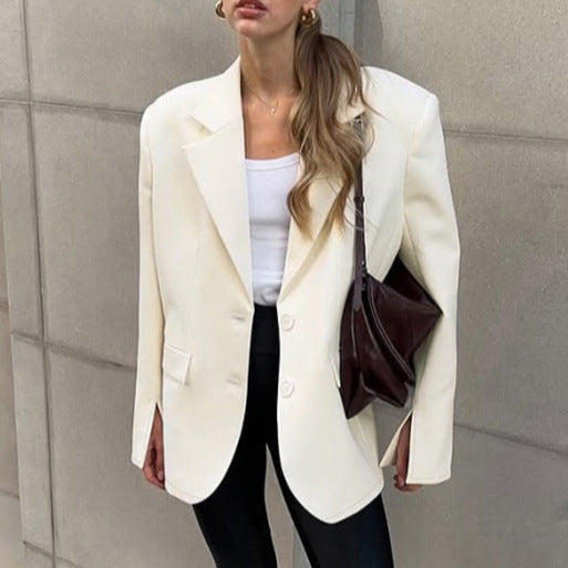 Damernas oversized blazerjacka med dubbelknäppning och eleganta detaljer Mirla-Eva Jonsson