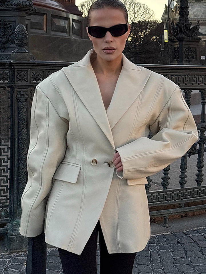 Damernas oversized blazerjacka med modern skärning och eleganta detaljer Mirla-Eva Jonsson