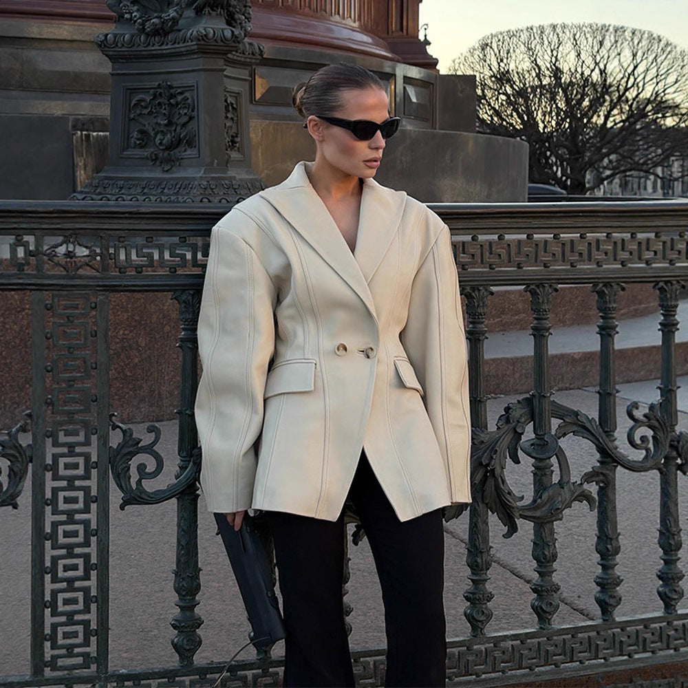 Damernas oversized blazerjacka med modern skärning och eleganta detaljer Mirla-Eva Jonsson