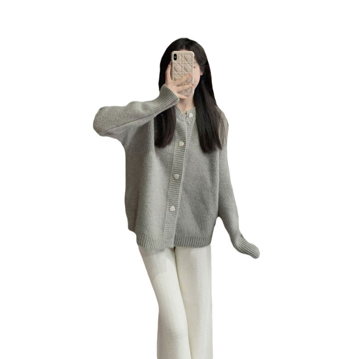 Damernas oversized cardigan med stora knapppdetaljer och fin textur Mirla-Eva Jonsson
