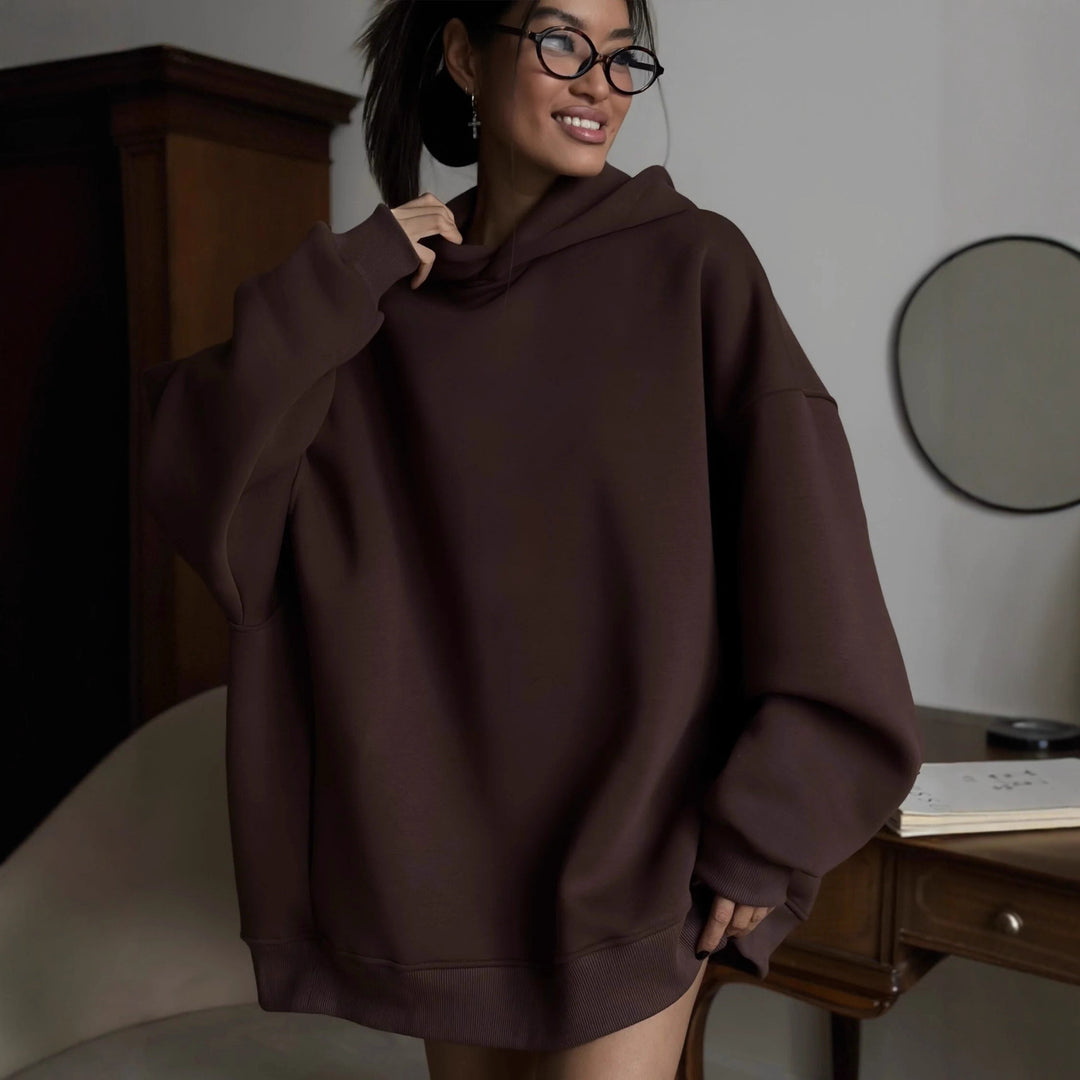 Damernas oversized hoodie med djup skärning och praktiska fickor Mirla-Eva Jonsson