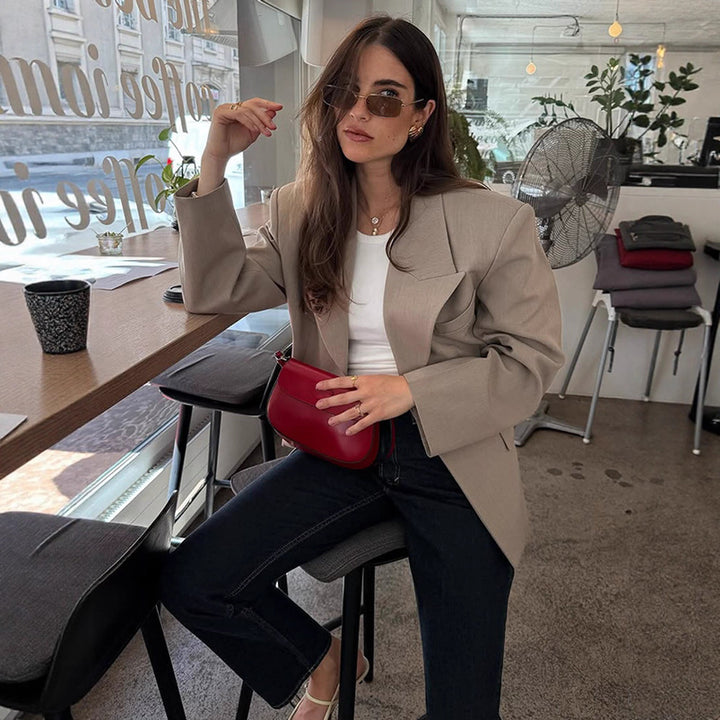 Damernas oversized jacka i modern skärning Mirla-Eva Jonsson