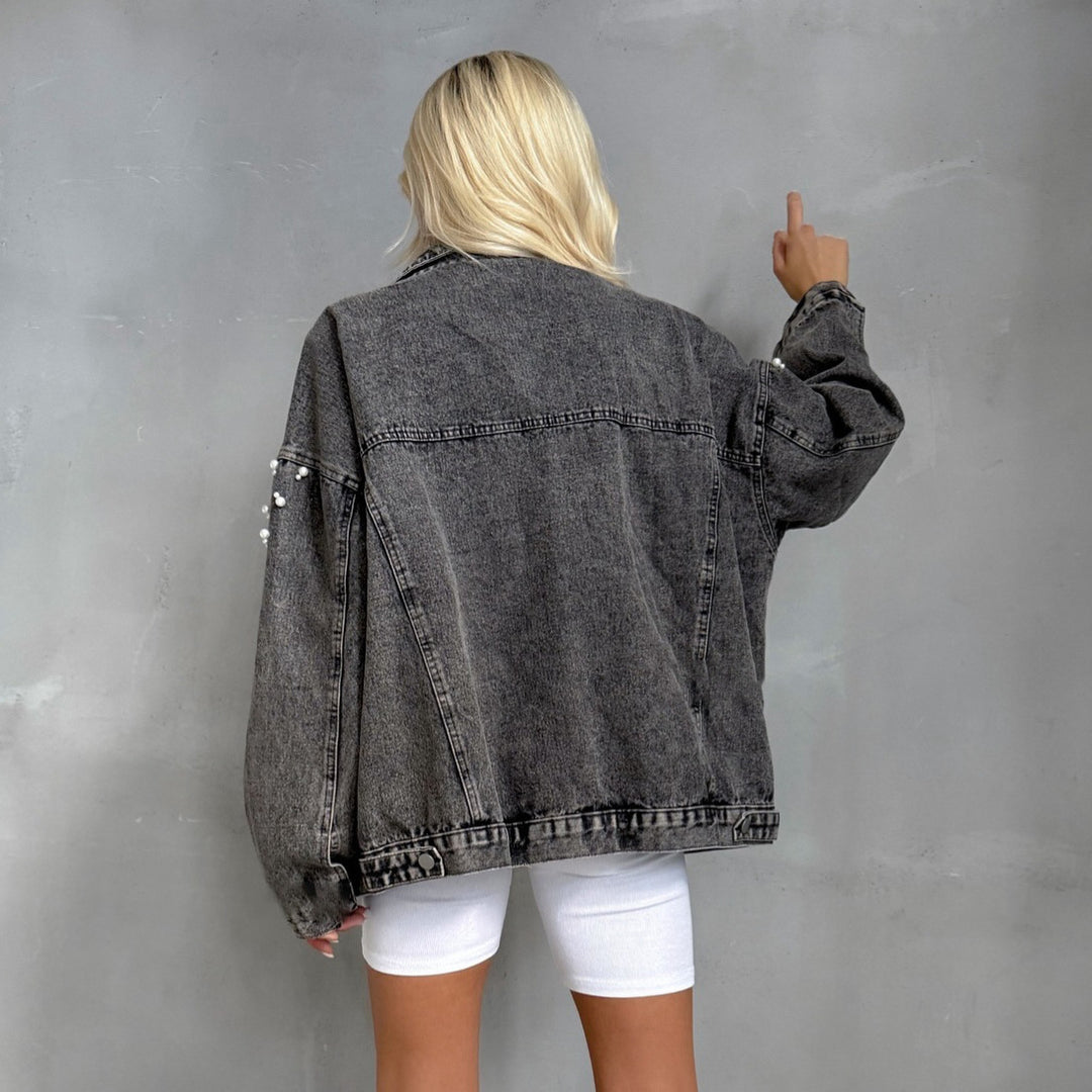 Damernas oversized jeansjacka med kreativa pärlapplikationer Mirla-Eva Jonsson