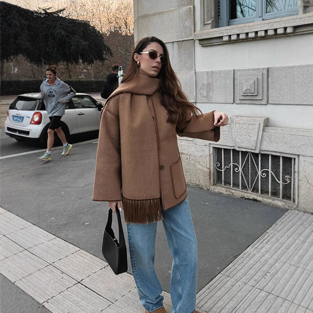 Damernas oversized kappa med fransdetaljer Mirla-Eva Jonsson