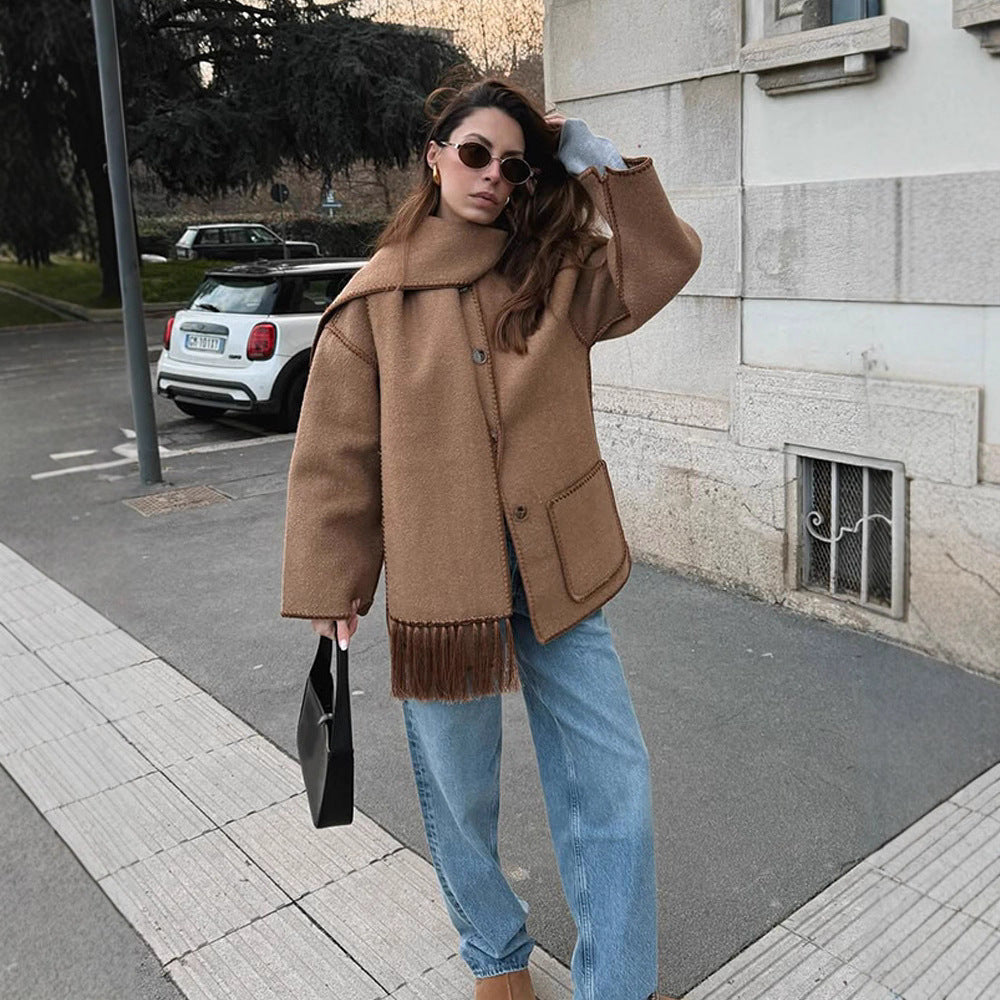 Damernas oversized kappa med fransdetaljer Mirla-Eva Jonsson