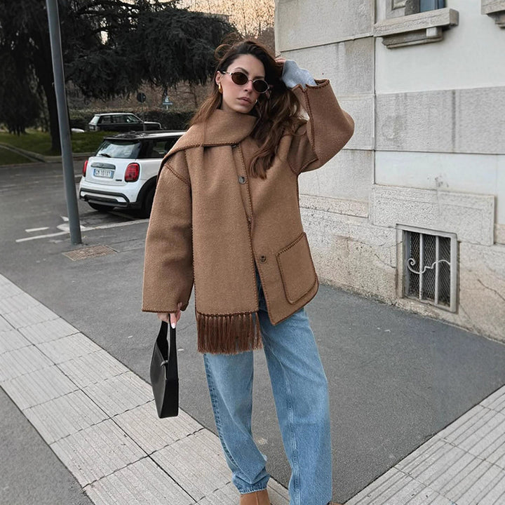 Damernas oversized kappa med fransdetaljer Mirla-Eva Jonsson