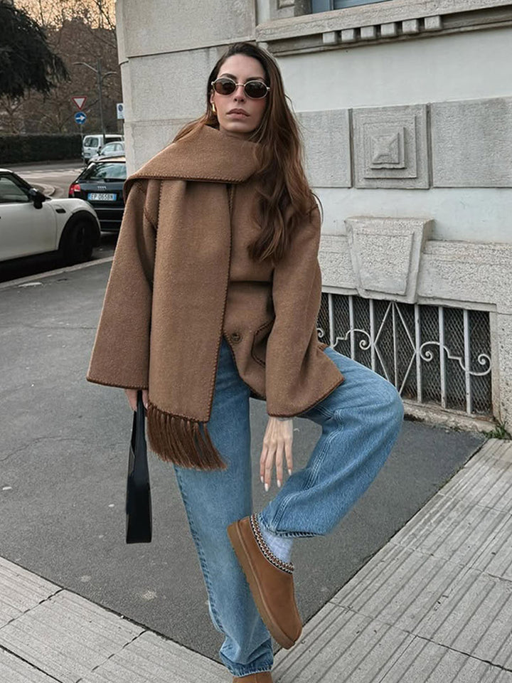 Damernas oversized kappa med fransdetaljer Mirla-Eva Jonsson
