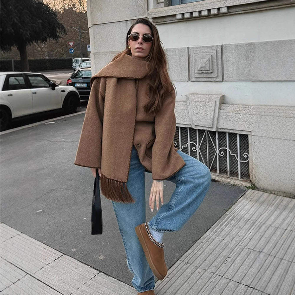 Damernas oversized kappa med fransdetaljer Mirla-Eva Jonsson