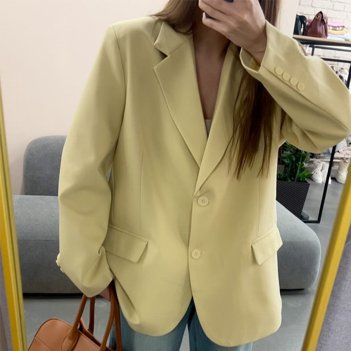 Damernas oversized kavaj med modern skärning och djup revers Mirla-Eva Jonsson
